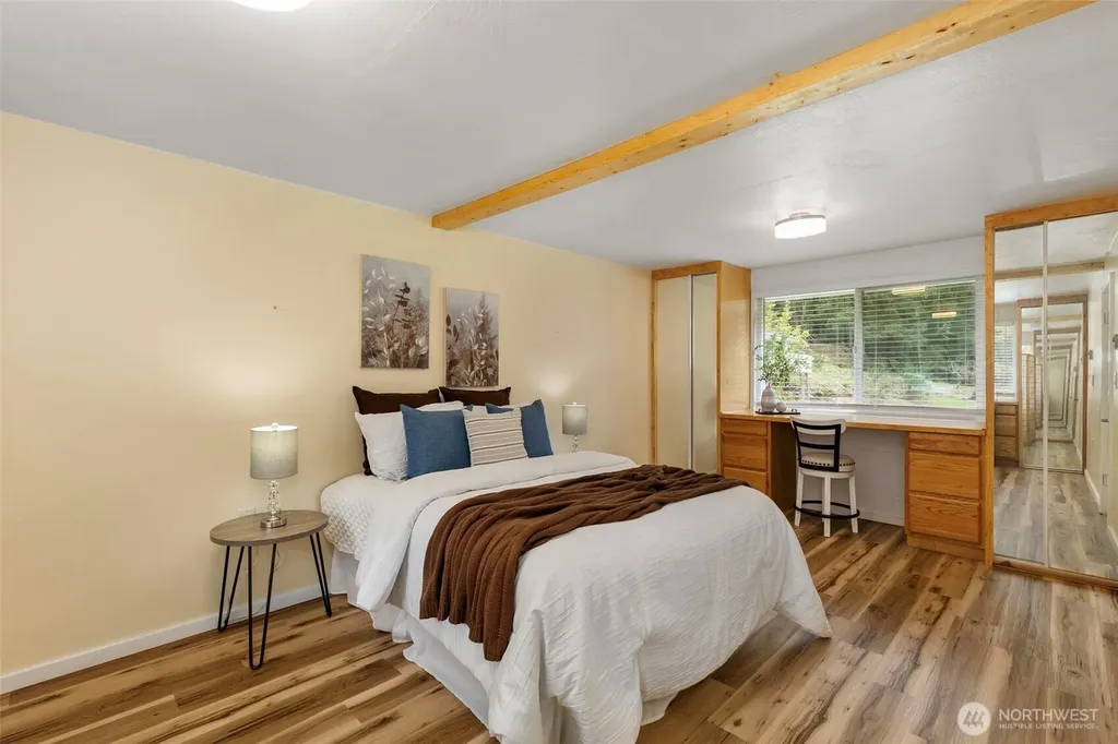 8377 Glenwood Road SW Port Orchard WA 98367
