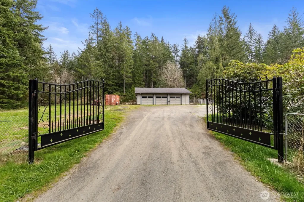 8377 Glenwood Road SW Port Orchard WA 98367