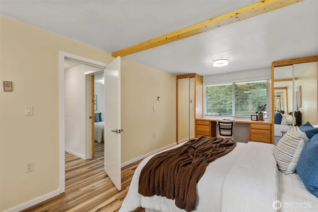 8377 Glenwood Road SW Port Orchard WA 98367