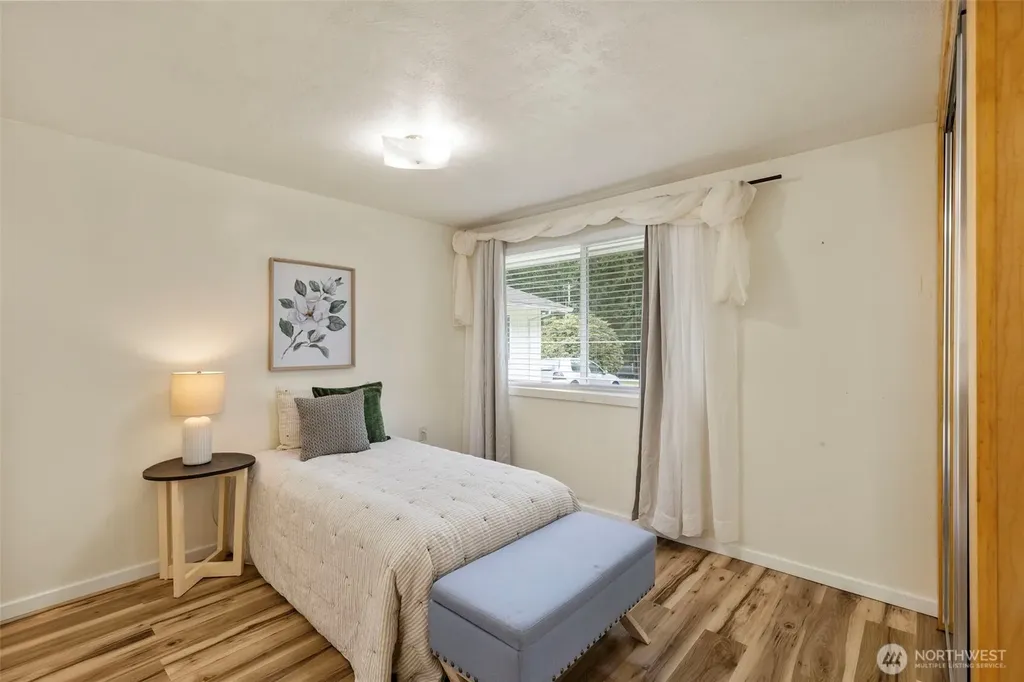 8377 Glenwood Road SW Port Orchard WA 98367