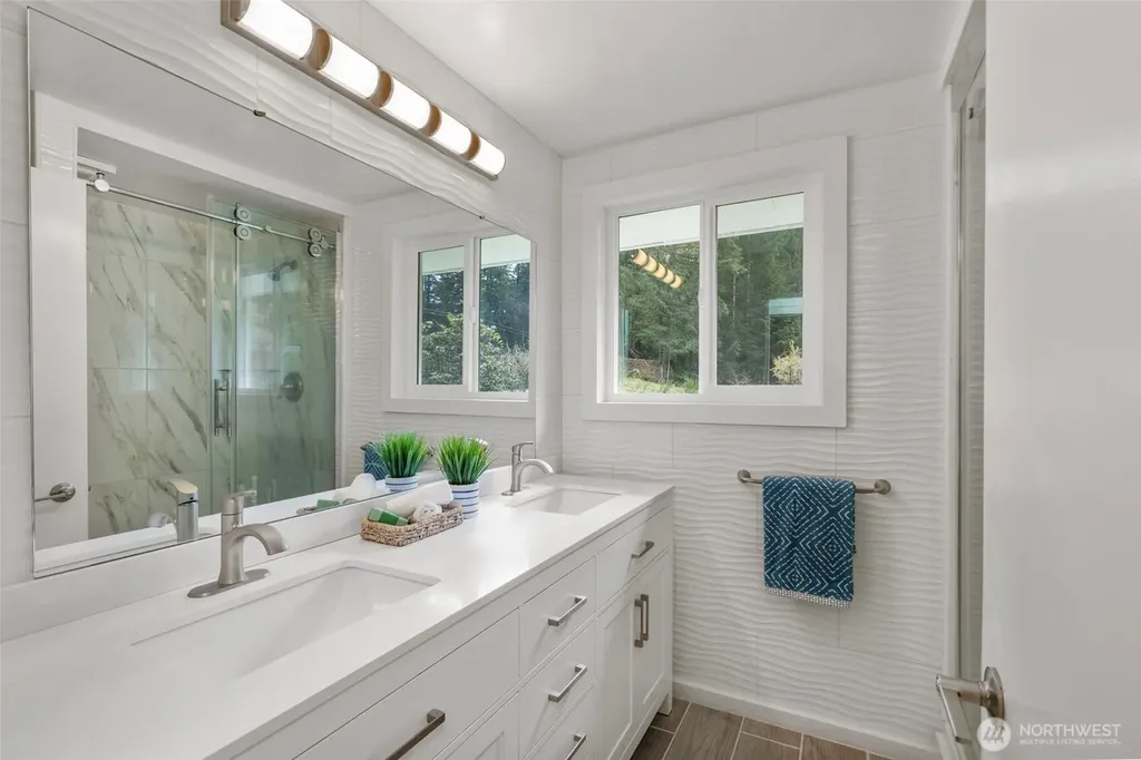 8377 Glenwood Road SW Port Orchard WA 98367