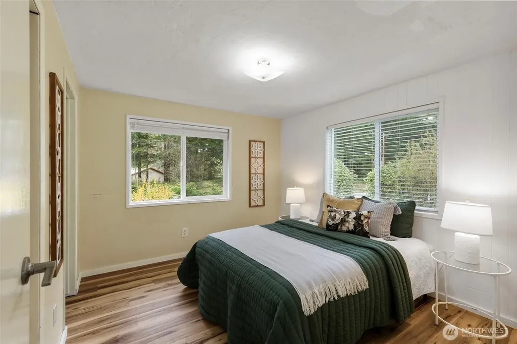 8377 Glenwood Road SW Port Orchard WA 98367