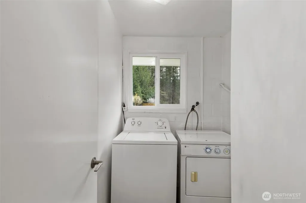 8377 Glenwood Road SW Port Orchard WA 98367