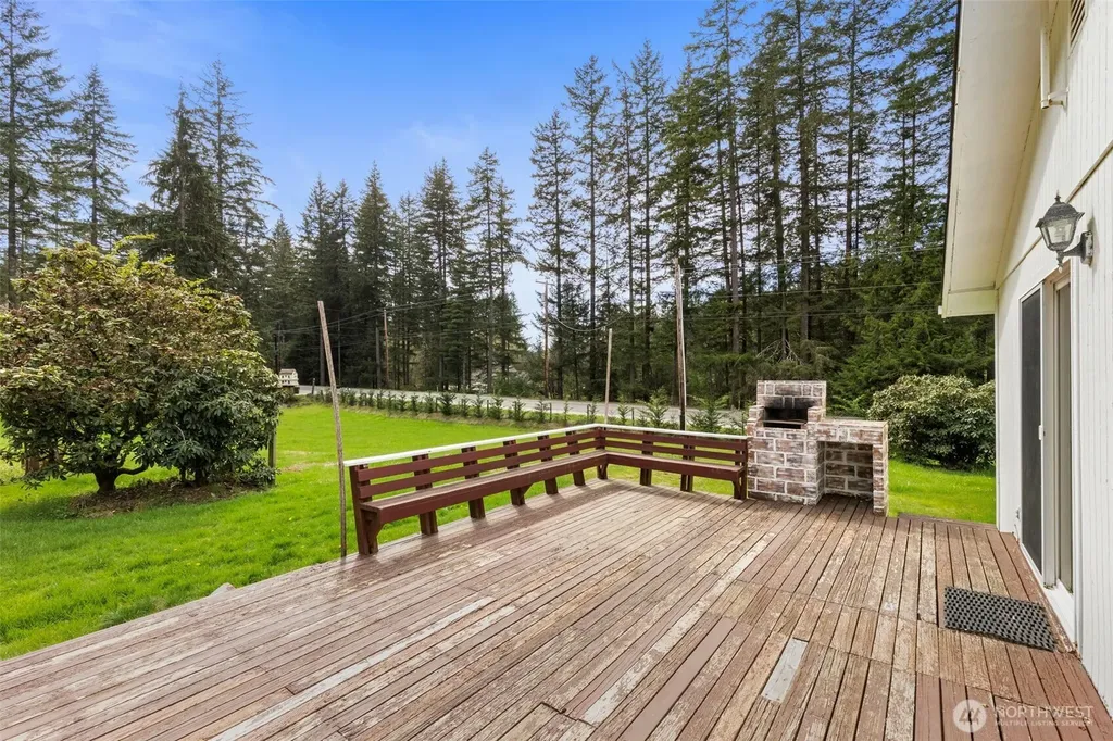 8377 Glenwood Road SW Port Orchard WA 98367