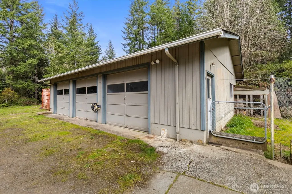 8377 Glenwood Road SW Port Orchard WA 98367