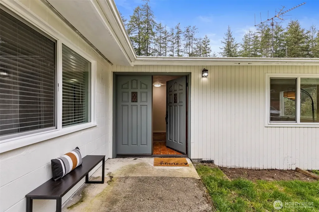 8377 Glenwood Road SW Port Orchard WA 98367