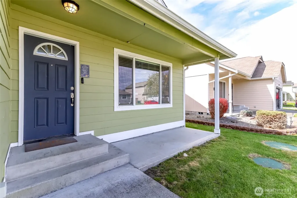 9921 Greenleaf Loop SE Yelm WA 98597