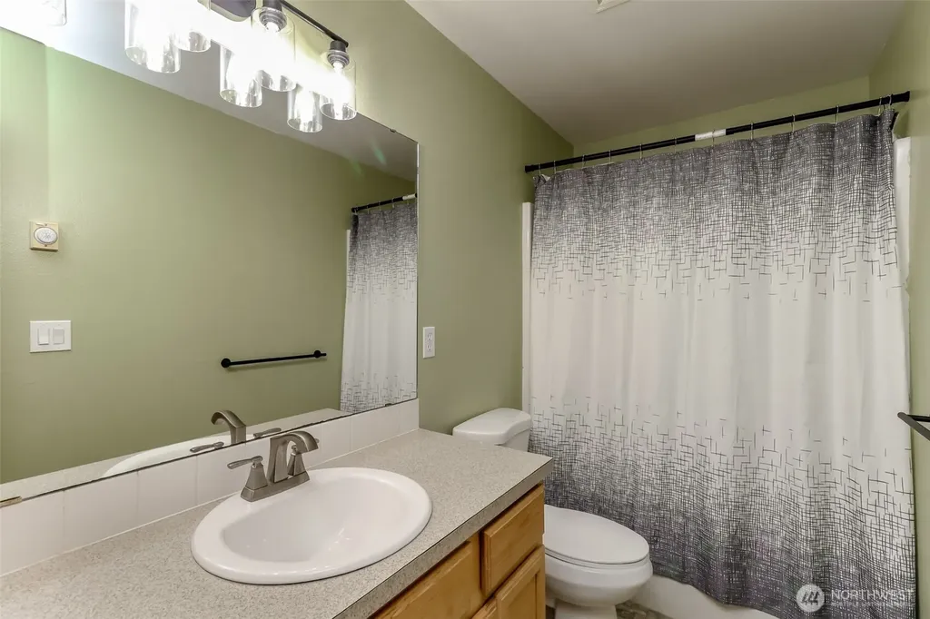 9921 Greenleaf Loop SE Yelm WA 98597