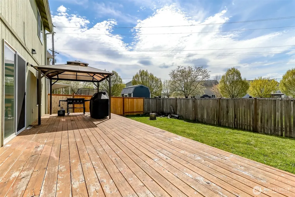 9921 Greenleaf Loop SE Yelm WA 98597