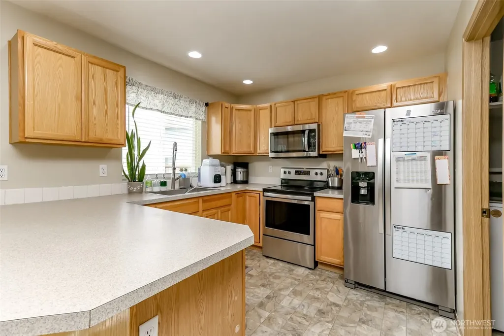 9921 Greenleaf Loop SE Yelm WA 98597