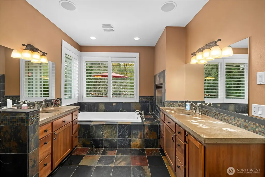 4727 NE Rova Road Poulsbo WA 98370