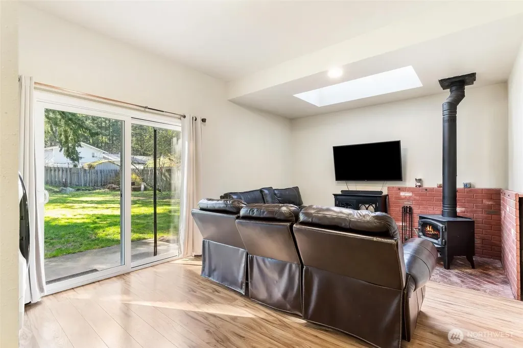 28915 229th Place SE Black Diamond WA 98010
