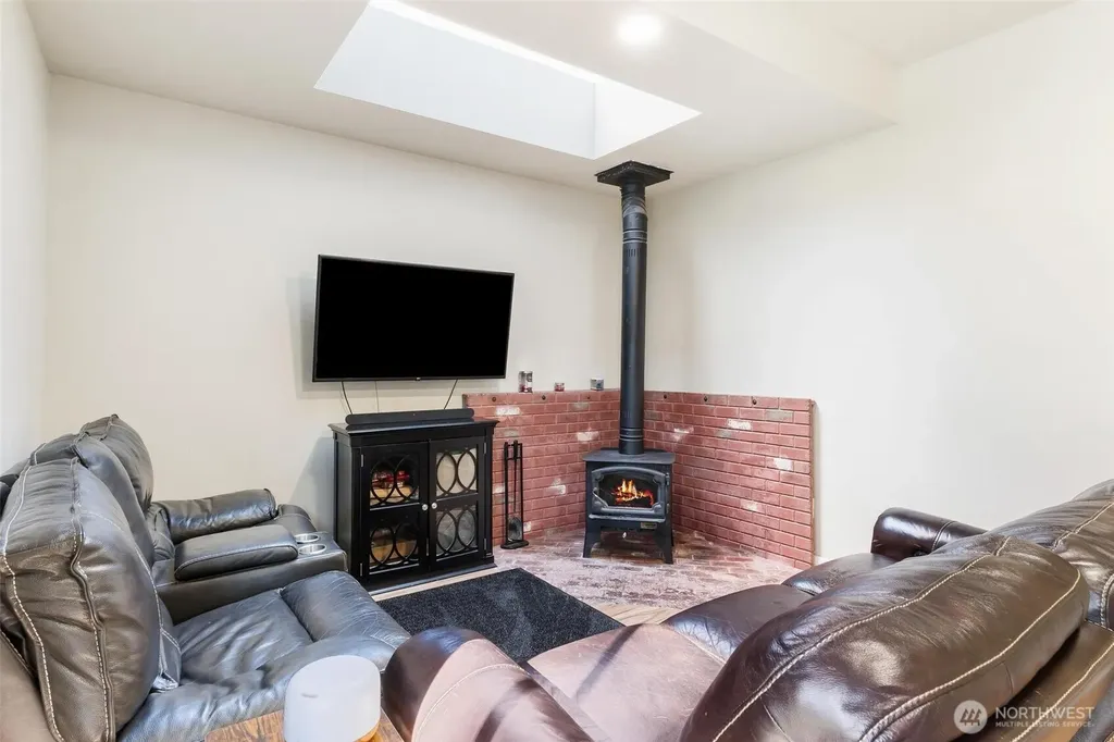 28915 229th Place SE Black Diamond WA 98010