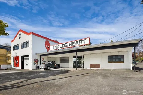 8211 Aurora Avenue N Seattle WA 98103