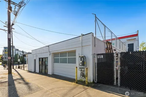 8211 Aurora Avenue N Seattle WA 98103