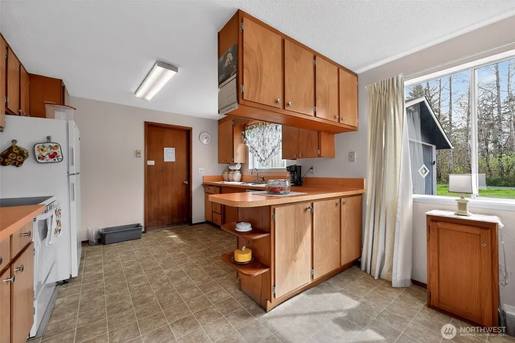 3506 Sr 105 Grayland WA 98547
