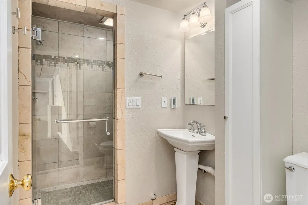 16611 SW Maplewild Avenue Burien WA 98166