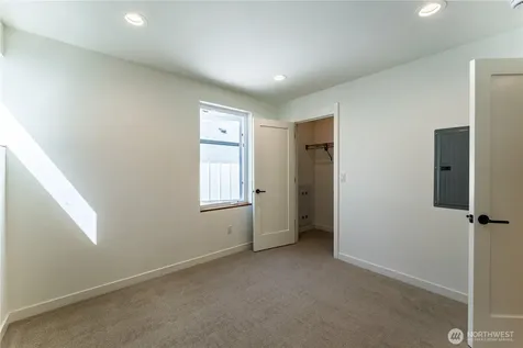 10350 Wallingford Avenue N Seattle WA 98133