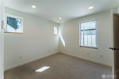 10350 Wallingford Avenue N Seattle WA 98133