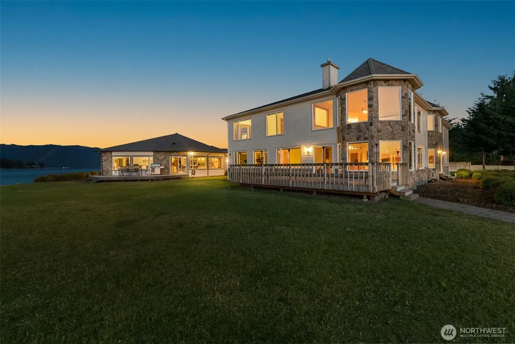 1555 Fairview Street Bellingham WA 98229