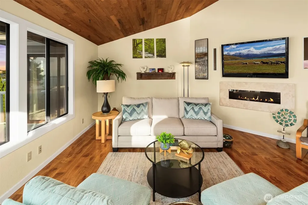 2426 Eastpoint Drive Langley WA 98260