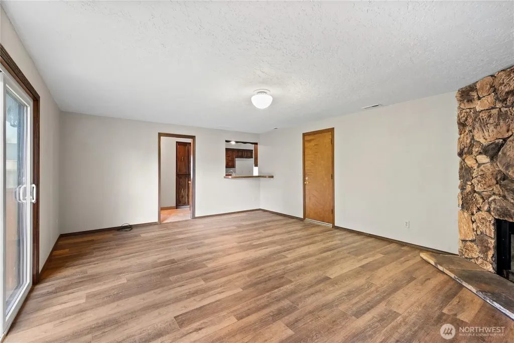 5628 Finch Drive Longview WA 98632