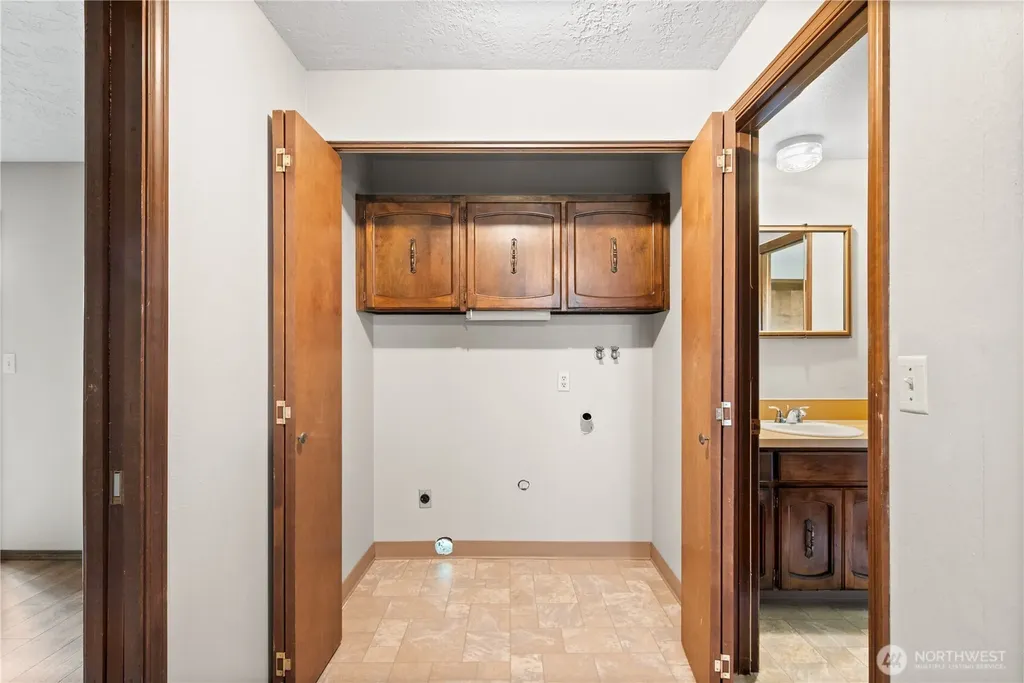 5628 Finch Drive Longview WA 98632