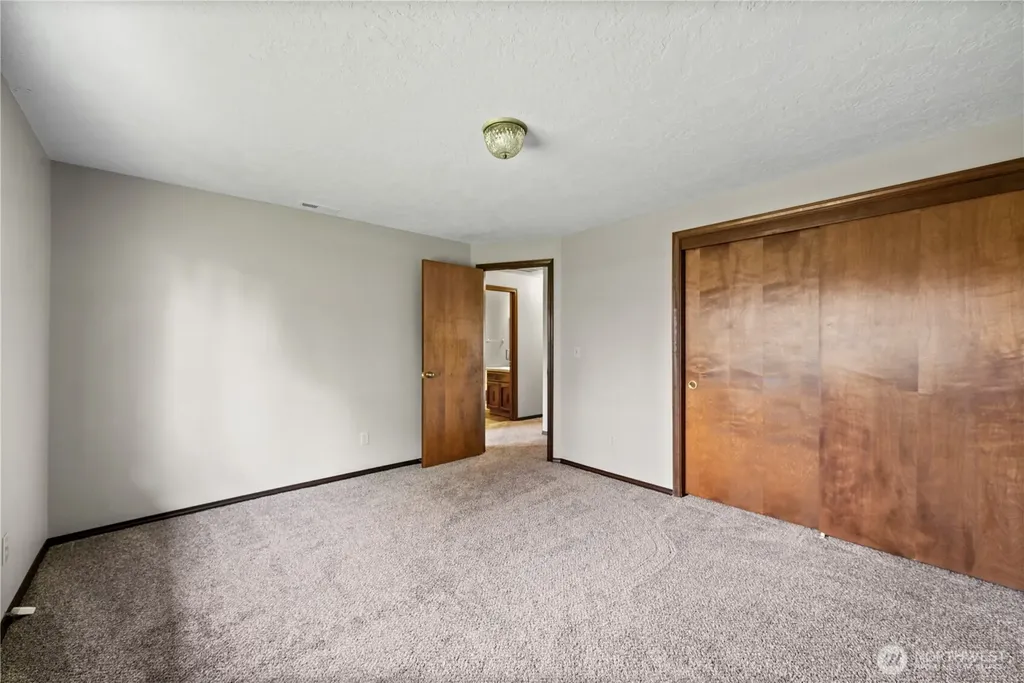 5628 Finch Drive Longview WA 98632
