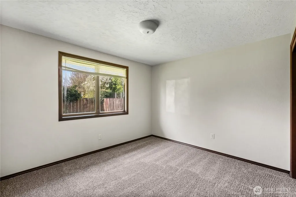 5628 Finch Drive Longview WA 98632