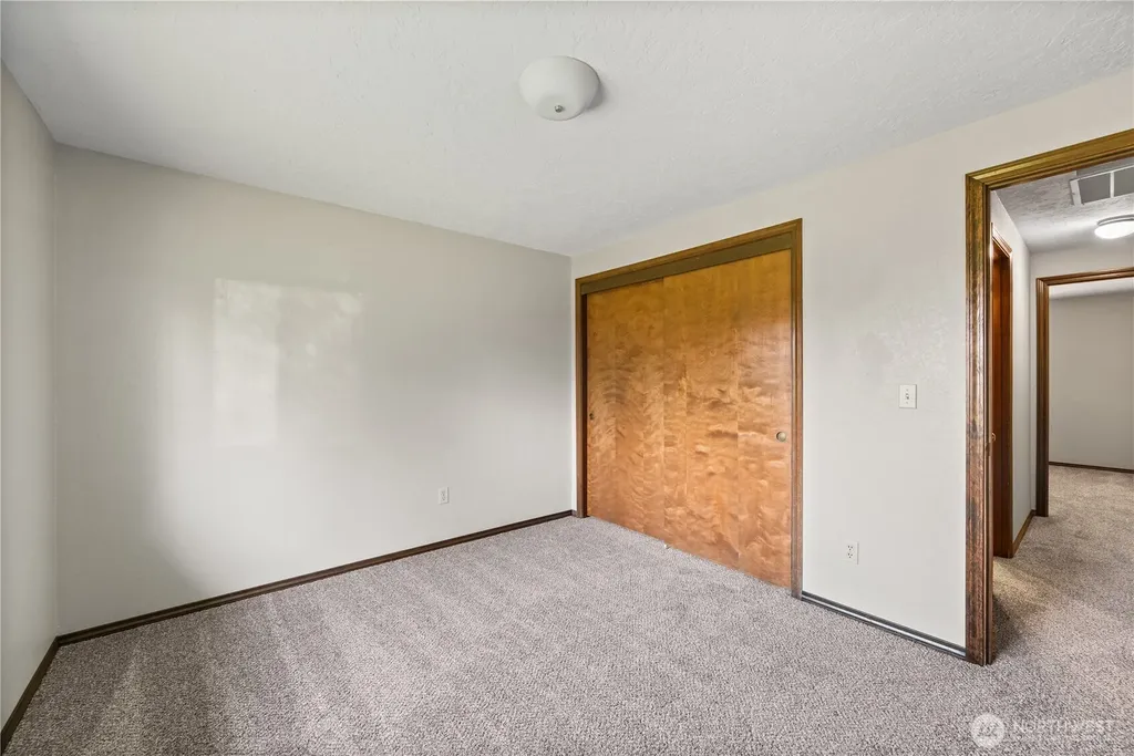 5628 Finch Drive Longview WA 98632