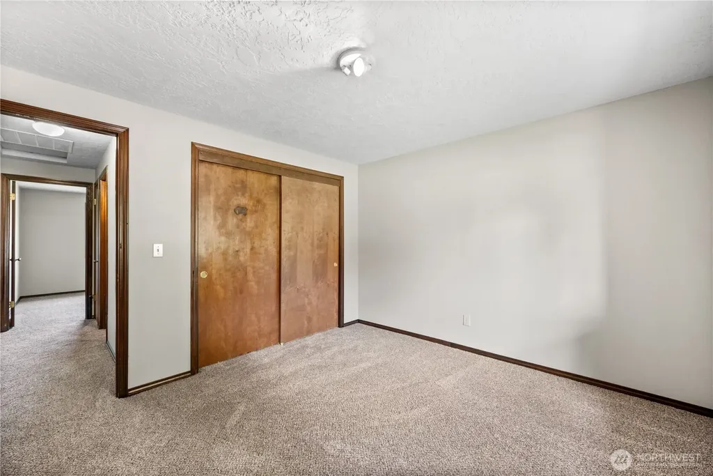 5628 Finch Drive Longview WA 98632