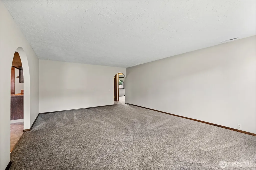 5628 Finch Drive Longview WA 98632