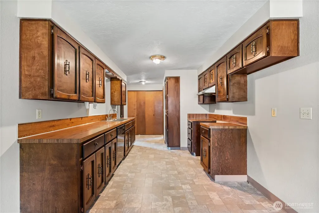 5628 Finch Drive Longview WA 98632