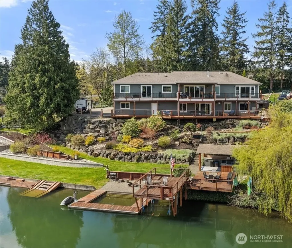 3231 Deer Island Drive E Lake Tapps WA 98391