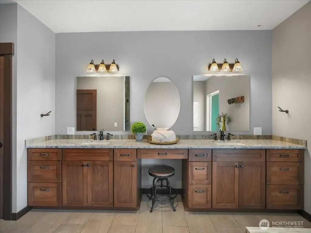 3231 Deer Island Drive E Lake Tapps WA 98391