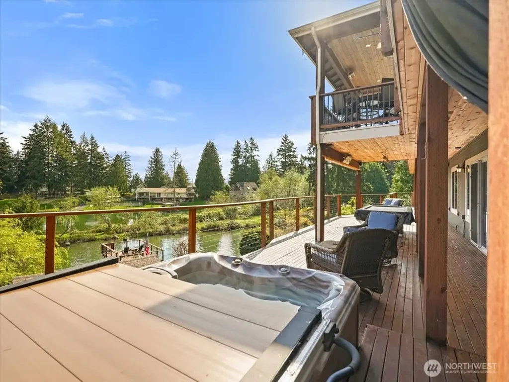 3231 Deer Island Drive E Lake Tapps WA 98391