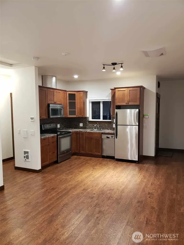 3231 Deer Island Drive E Lake Tapps WA 98391