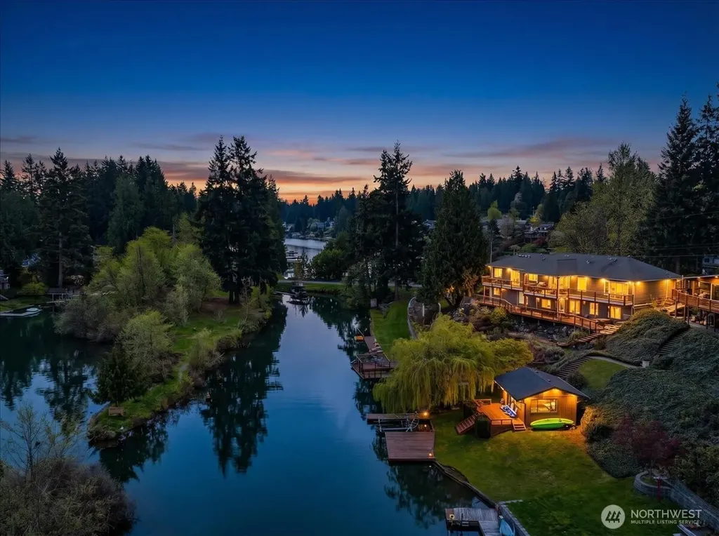3231 Deer Island Drive E Lake Tapps WA 98391