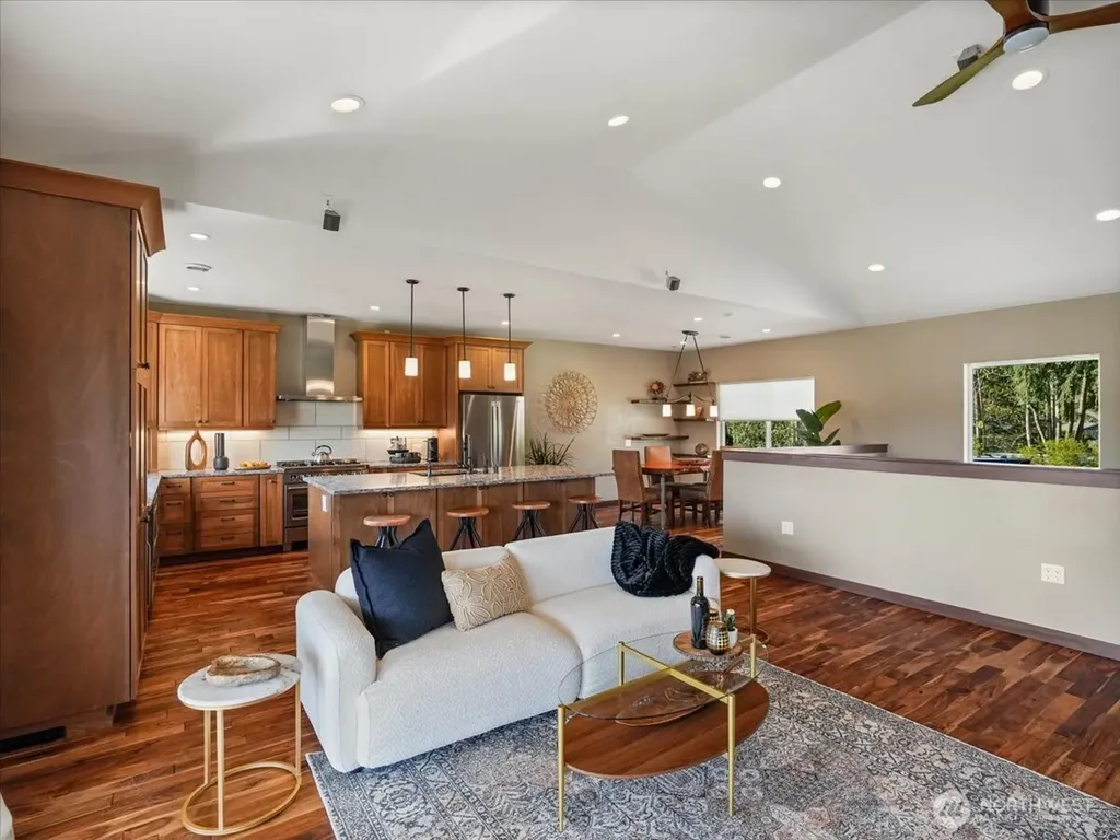 3231 Deer Island Drive E Lake Tapps WA 98391