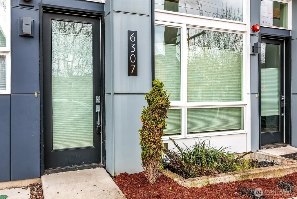 6307 34th Avenue SW Seattle WA 98126