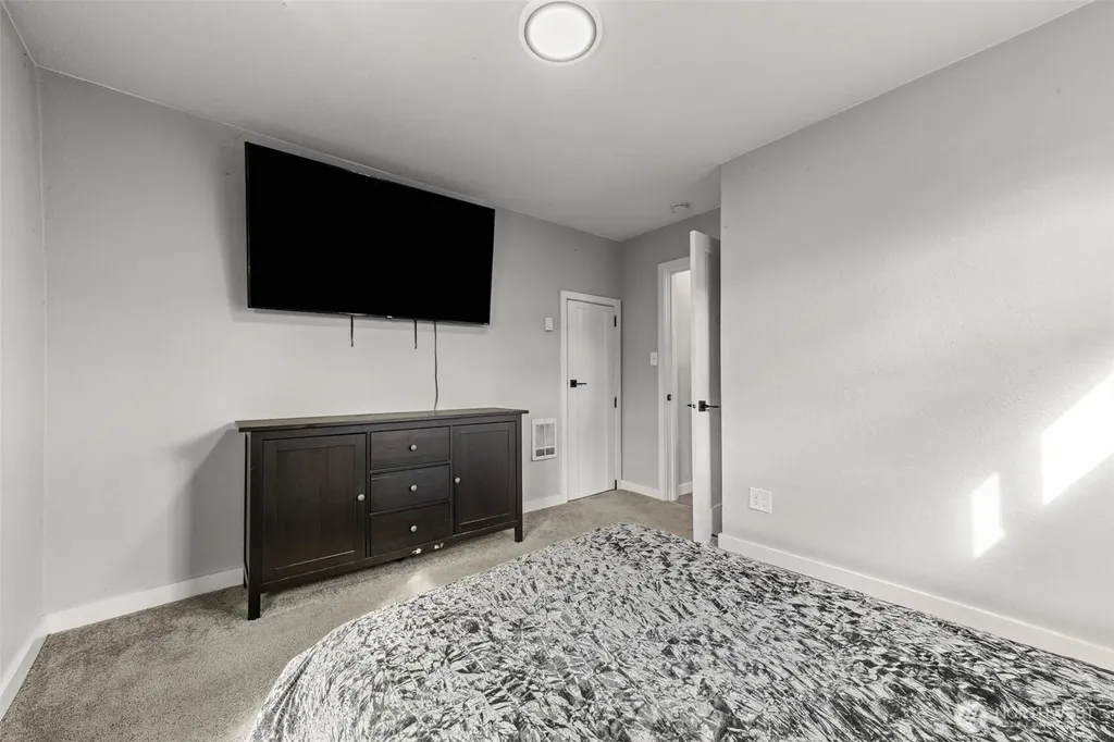 1782 S 44th Street Tacoma WA 98418