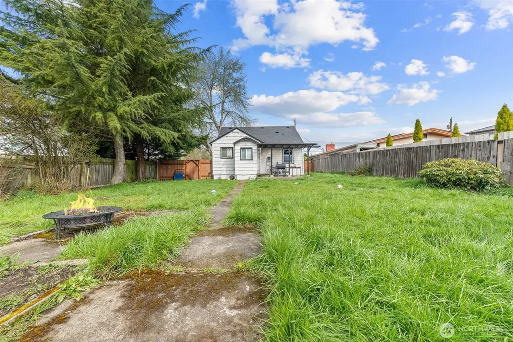 1782 S 44th Street Tacoma WA 98418