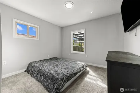 1782 S 44th Street Tacoma WA 98418