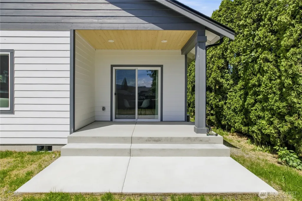 210 Silver Lane SE Orting WA 98360