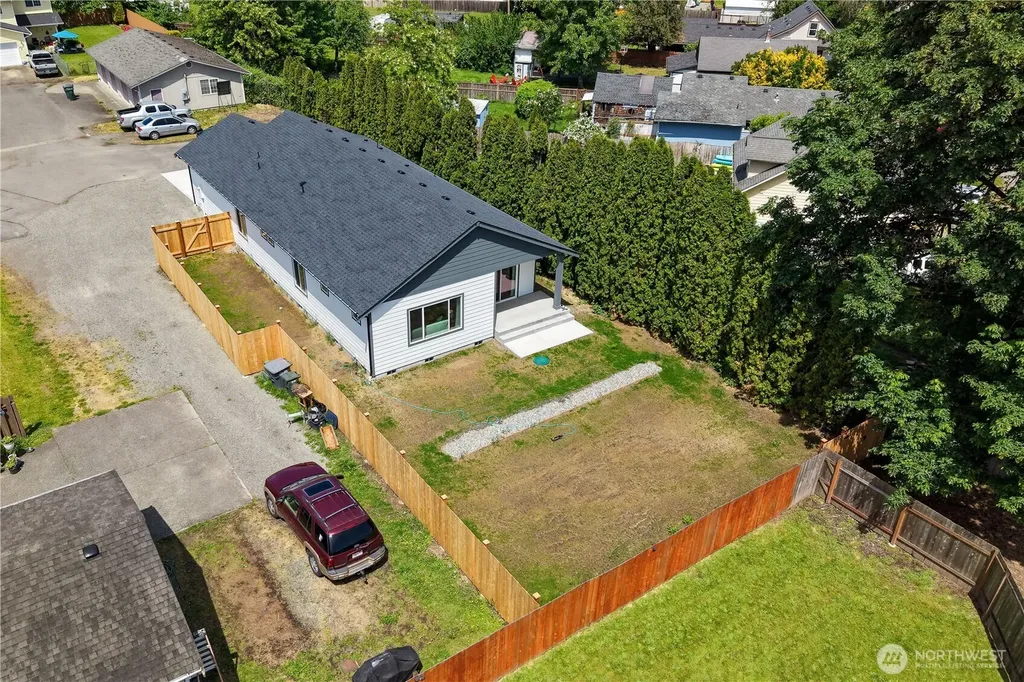 210 Silver Lane SE Orting WA 98360