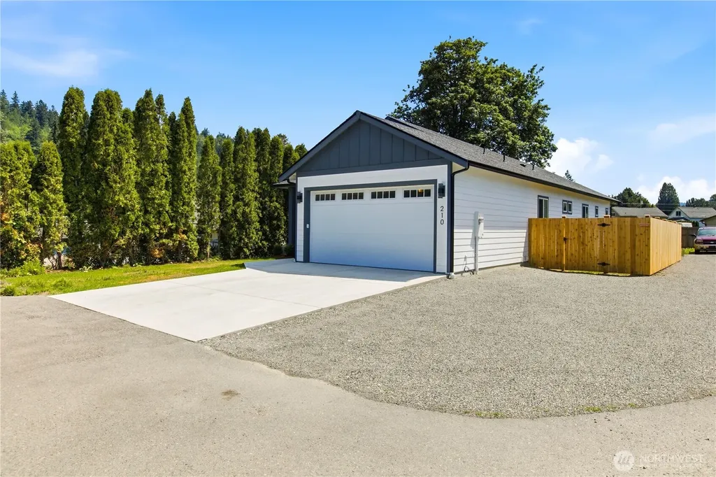 210 Silver Lane SE Orting WA 98360