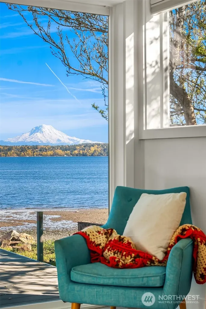 27518 Sandy Shores Drive SW Vashon WA 98070