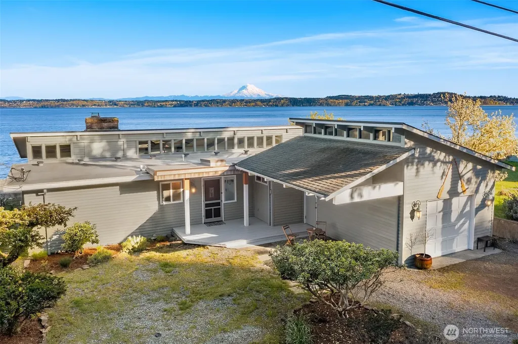27518 Sandy Shores Drive SW Vashon WA 98070