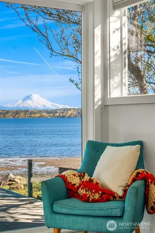 27518 Sandy Shores Drive SW Vashon WA 98070