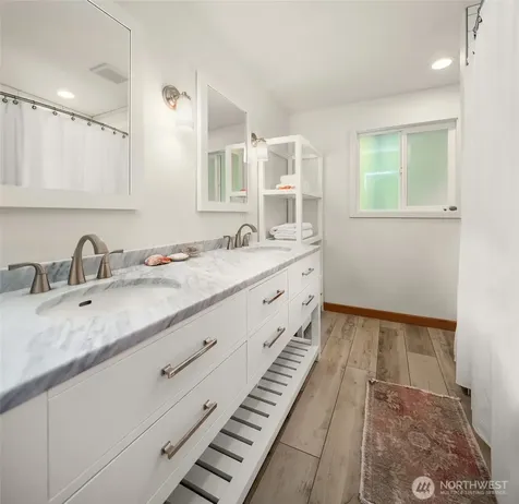 27518 Sandy Shores Drive SW Vashon WA 98070